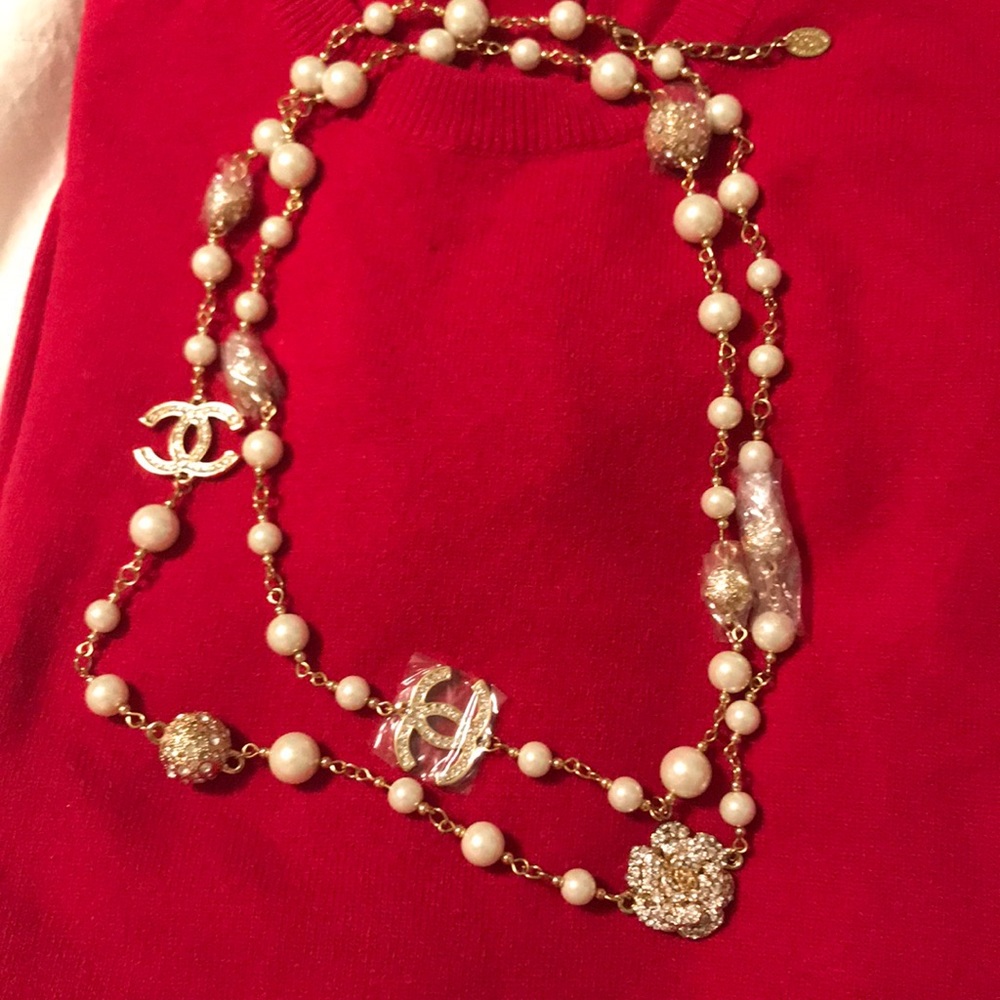 NWOT. Authentic CHANEL PEARL necklace - Picture 1 of 7